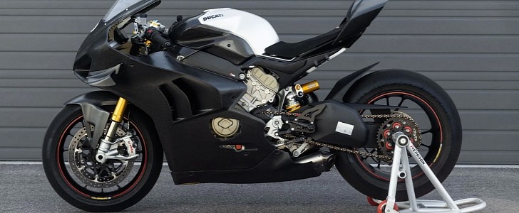 Maximum Performance on the Track with the Panigale V4 Carbon Fiber post thumbnail image
