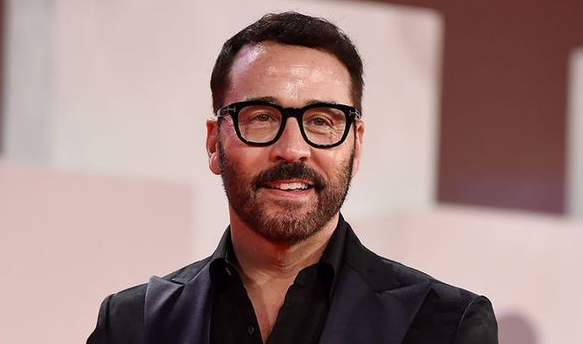 Jeremy Piven: A Voice for Refugee and Migrant Rights post thumbnail image